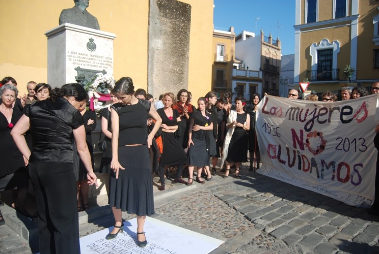 Las mujeres no olvidamos: 1936-2013. Sevilla